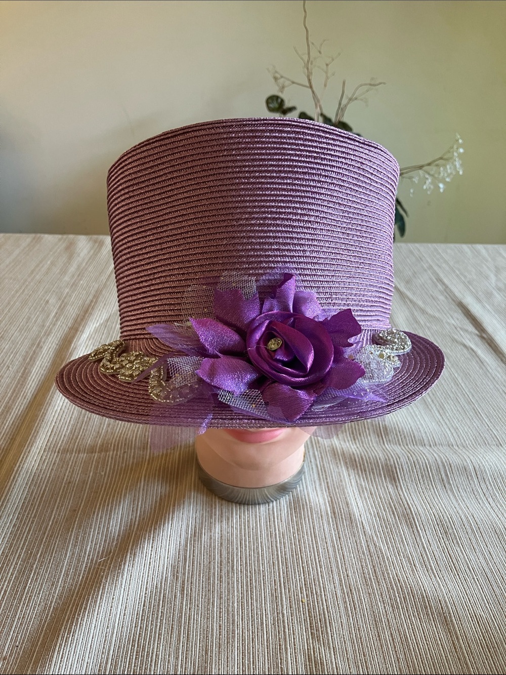 Chic Metallic Pink Women's Straw Top Hat with Floral Accent